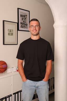 Gido, Finance Consultant